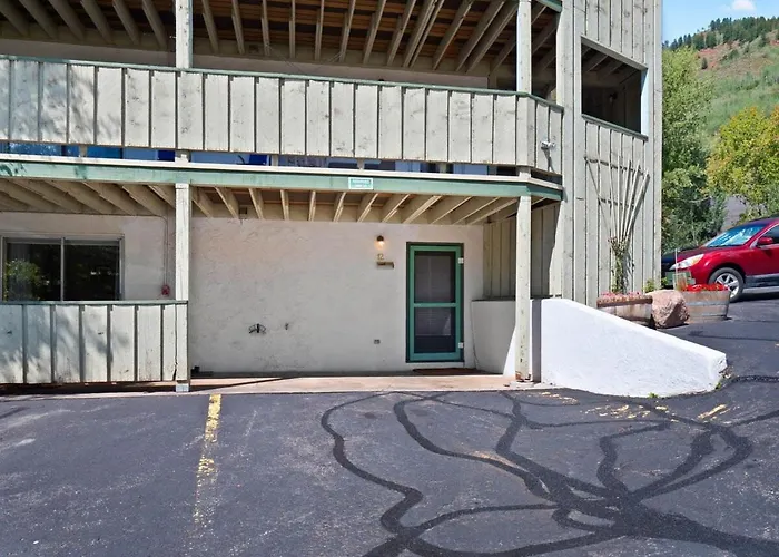 Relaxing 2 Bedroom Steps From Vail Resort