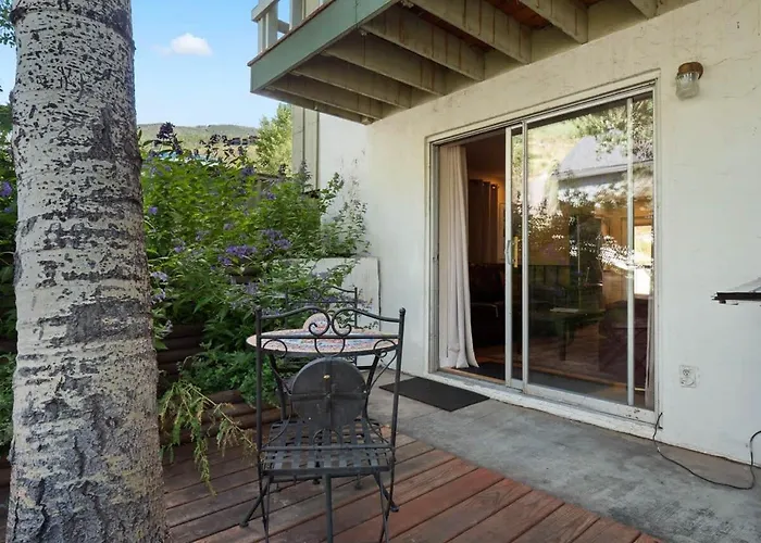Relaxing 2 Bedroom Steps From Vail Resort